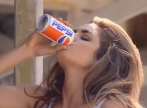 Cindy_Crawford_Super_Bowl_Commercial
